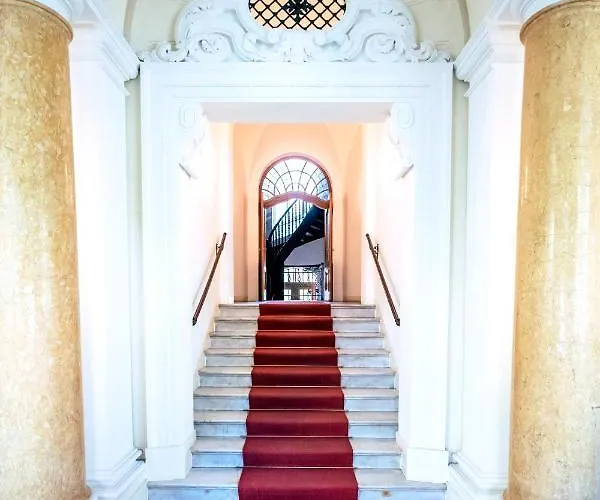 Gemuetliche Neben Der Arena 